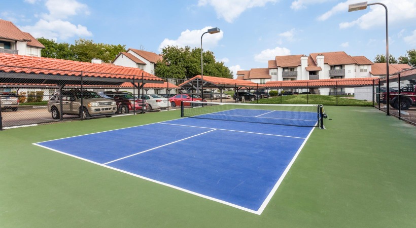 outdoor pickleball court